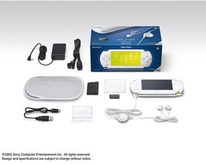 PSP「プレイステーション・ポータブル」ギガパック:セラミック・ホワイト(PSP1000G1CW)