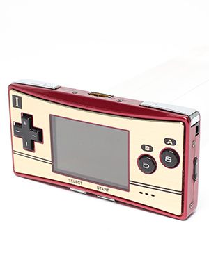 新品未使用　ゲームボーイミクロ　ファミコンバージョン　箱痛み有　完品　日焼けなし